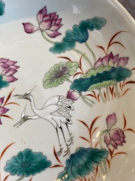 A Chinese famille rose 'two cranes' plate, Xiao Pu Shi Zhi 小圃氏製 mark, 19th C.