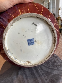 Een Chinese 'hu' vaas met flamb&eacute;-glazuur met kintsugi herstellingen, Qianlong merk, 20e eeuw