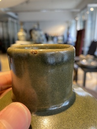 Vase de forme 'meiping' en porcelaine de Chine &agrave; &eacute;mail 'poudre de th&eacute;', marque de Qianlong, 19/20&egrave;me