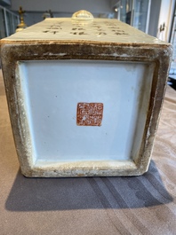 A square Chinese qianjiang cai vase, signed You Wanchun 游萬春, 19/20th C.