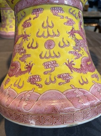 Een paar Chinese 'gu' vazen met roze draken op gele fondkleur, Jia Xu Nian Zhi 甲戌年製 merk, gedateerd 1874