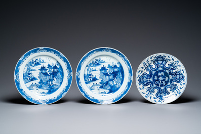 Six pi&egrave;ces en porcelaine de Chine en bleu et blanc, c&eacute;ladon et famille rose, 19/20&egrave;me