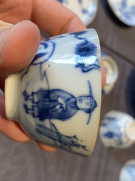 14 stukken theegoed in Chinees blauw-wit porselein, Kangxi en later