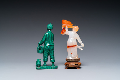 Deux sculptures de filles de la R&eacute;volution Culturelle en agate et malachite, Chine