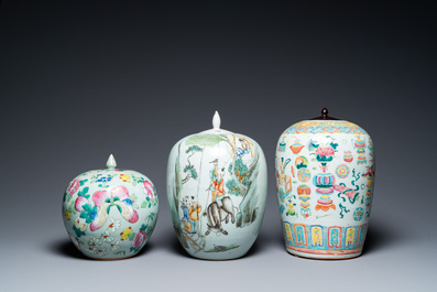 Three Chinese famille rose vases, two famille verte vases and a dish, 19/20th C.