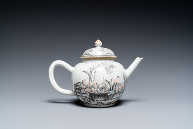 Th&eacute;i&egrave;re couverte en porcelaine de Chine &agrave; d&eacute;cor en grisaille d'une sc&egrave;ne d'Europ&eacute;ens, Qianlong