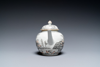Th&eacute;i&egrave;re couverte en porcelaine de Chine &agrave; d&eacute;cor en grisaille d'une sc&egrave;ne d'Europ&eacute;ens, Qianlong