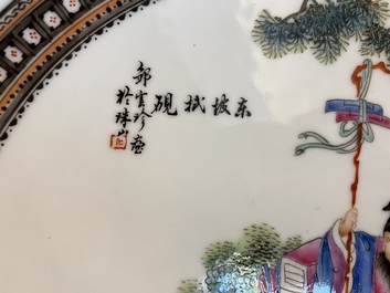 Deux plats en porcelaine de Chine famille rose, sign&eacute;s Zou Yunzhen 鄒雲珍, 20&egrave;me