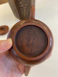 Een Chinese Yixing steengoed theepot en theebus, 19/20e eeuw