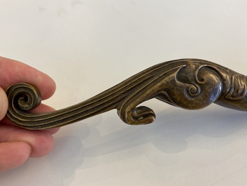 Poids de rouleau en bronze en forme de chilong, Chine, probablement Qing