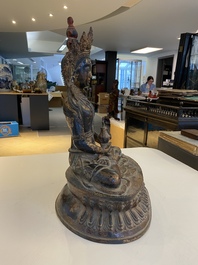 Grand Bouddha Amitayus en bronze dor&eacute; et laqu&eacute;, Chine, 18/19&egrave;me