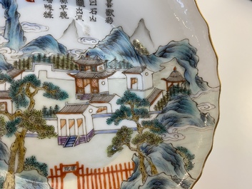 Paire de coupes aux vues sur la province de Jiangxi en porcelaine de Chine famille rose, marque de Daoguang, 19/20&egrave;me