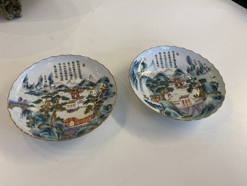 Paire de coupes aux vues sur la province de Jiangxi en porcelaine de Chine famille rose, marque de Daoguang, 19/20&egrave;me