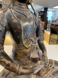 Grand Bouddha Amitayus en bronze dor&eacute; et laqu&eacute;, Chine, 18/19&egrave;me