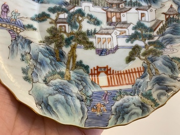 Paire de coupes aux vues sur la province de Jiangxi en porcelaine de Chine famille rose, marque de Daoguang, 19/20&egrave;me