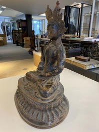 Grand Bouddha Amitayus en bronze dor&eacute; et laqu&eacute;, Chine, 18/19&egrave;me