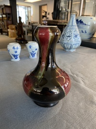 Vase &agrave; t&ecirc;te d'ail en porcelaine de Chine &agrave; &eacute;mail flamb&eacute;, 19&egrave;me