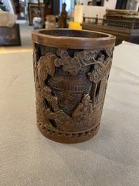 Pot &agrave; pinceaux en bronze &agrave; double parois, Chine, marque de Xuande, Qing