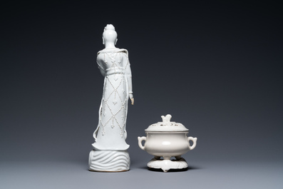 A Chinese Dehua blanc de Chine figure of Guanyin and a covered censer on stand, 18/19th C.