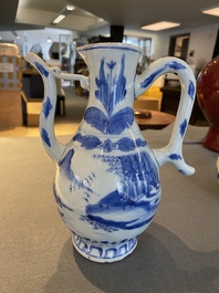 Verseuse en porcelaine de Chine en bleu et blanc &agrave; d&eacute;cor d'un p&ecirc;cheur dans un paysage, &eacute;poque Transition