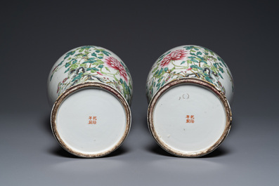 A pair of Chinese famille rose vases with floral design, Qianlong mark, 19/20th C.