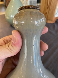 Vase &agrave; t&ecirc;te d'ail en porcelaine de Chine &agrave; &eacute;mail flamb&eacute;, marque de Yongzheng, 18/19&egrave;me