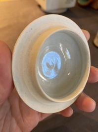 Un vase couvert en porcelaine de Chine qingbai et un bol sur support, Song ou post&eacute;rieur