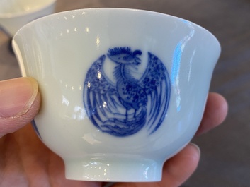 Paire de bols en porcelaine de Chine en bleu et blanc &agrave; d&eacute;cor de ph&eacute;nix, marque de Daoguang, 19/20&egrave;me