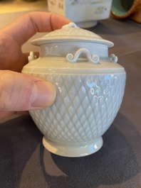 Un vase couvert en porcelaine de Chine qingbai et un bol sur support, Song ou post&eacute;rieur