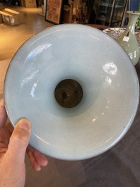 Vase de forme 'zun en porcelaine de Chine &agrave; &eacute;mail junyao, 19/20&egrave;me