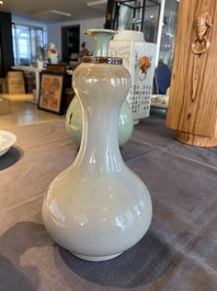 Vase &agrave; t&ecirc;te d'ail en porcelaine de Chine &agrave; &eacute;mail flamb&eacute;, marque de Yongzheng, 18/19&egrave;me