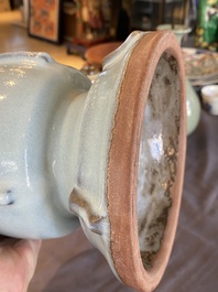 Vase de forme 'zun en porcelaine de Chine &agrave; &eacute;mail junyao, 19/20&egrave;me