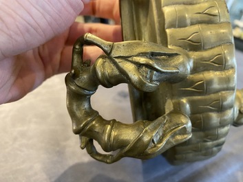 Br&ucirc;le-parfum tripod en bronze &agrave; d&eacute;cor de bambou, Vietnam, 19&egrave;me