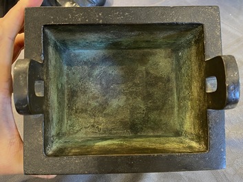Br&ucirc;le-parfum de type 'Fang Ding' en bronze, Chine, Ming