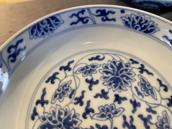 Coupe en porcelaine de Chine en bleu et blanc &agrave; d&eacute;cor de lotus, marque et probablement &eacute;poque de Tongzhi