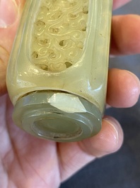 Een Chinese opengewerkte en draaibare celadon jade snuiffles, Qing