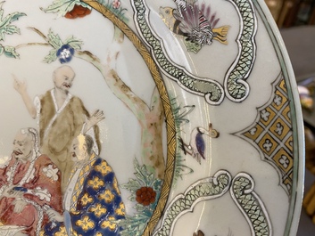 Assiette en porcelaine de Chine famille rose d'apr&egrave;s Cornelis Pronk: 'La visite du docteur', Qianlong
