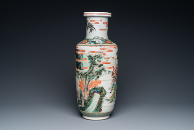 Vase de forme rouleau en porcelaine de Chine famille verte, Kangxi