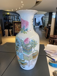 Vase en porcelaine de Chine qianjiang cai &agrave; d&eacute;cor d'antiquit&eacute;s, sign&eacute; Fang Jiazhen 方家珍, 19&egrave;me