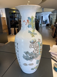 Vase en porcelaine de Chine qianjiang cai &agrave; d&eacute;cor d'antiquit&eacute;s, sign&eacute; Fang Jiazhen 方家珍, 19&egrave;me