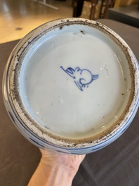 Vase en porcelaine de Chine en bleu et blanc, fin Ming