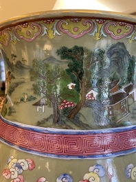 Een grote Chinese famille rose 'hu' vaas met draken op celadon fondkleur, 19e eeuw
