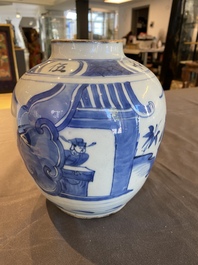 Een Chinese blauw-witte vaas, late Ming