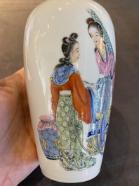 Deux vases en porcelaine de Chine famille rose &agrave; d&eacute;cor de femmes, un au marque de Qianlong, 20&egrave;me