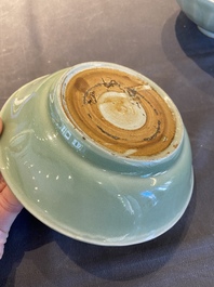 Un bol en forme de lotus et un plat en porcelaine de Chine c&eacute;ladon de Longquan, Song ou post&eacute;rieur