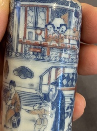 Tabati&egrave;re en porcelaine de Chine en bleu, blanc et rouge de cuivre, 19&egrave;me