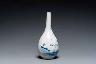 Vase de forme bouteille en porcelaine de Chine 'Bleu de Hue' pour le Vietnam, marque Thọ 壽, 19&egrave;me