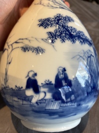 Vase de forme bouteille en porcelaine de Chine 'Bleu de Hue' pour le Vietnam, marque Thọ 壽, 19&egrave;me