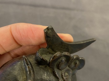 Support de miroir en forme de cerf en bronze, Chine, fin de la dynastie Ming