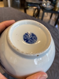 Een Chinese blauw-witte 'Bleu de Hue' vaas voor de Vietnamese markt, Thọ 壽 merk, 19e eeuw